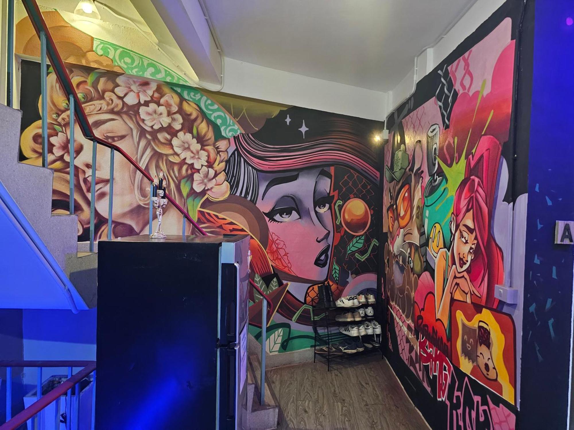 Urban Jungle Hostel Bangkok Exterior photo
